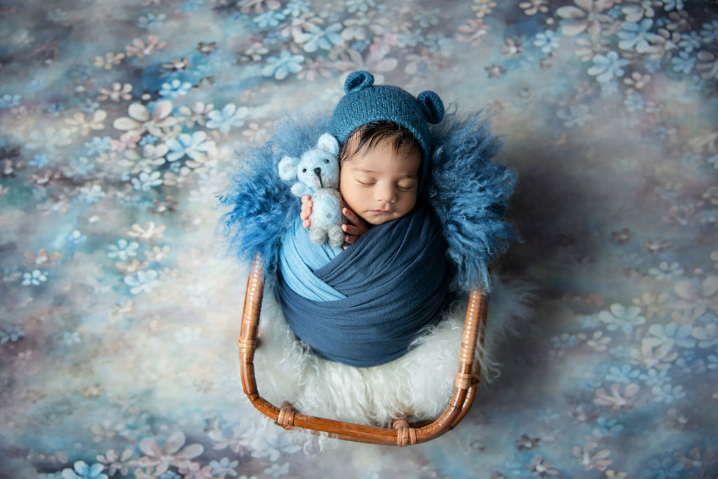 newborn photoshoot; تصوير حديثي الولادة