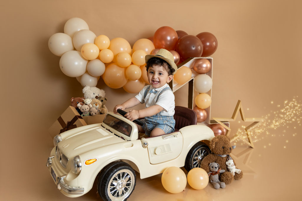 kids photoshoot for fist birthday car decoration
