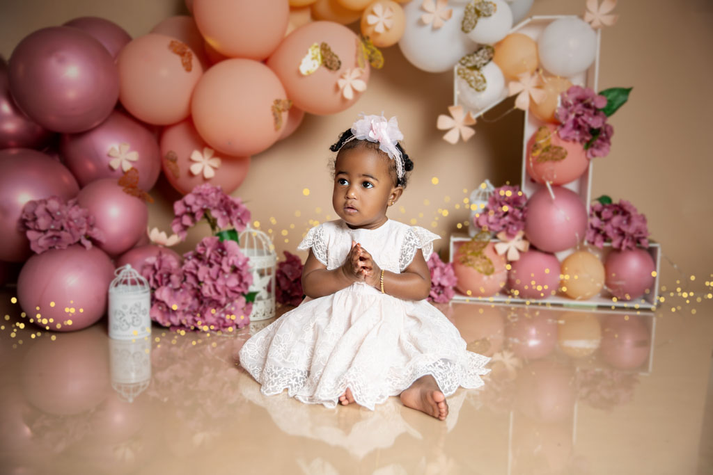 kids photoshoot for fist birthday baby girl
